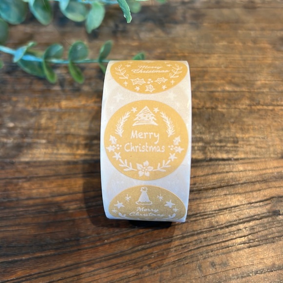 📦 3/$20 - roll of 500 1” Kraft Christmas Stickers - Picture 1 of 4